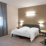 בית הארחה Astoria Comfort 3*